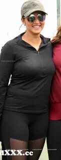 Sania Mirza ke dudu.tennis ball se khelti hai, aur bra mein basketballs.