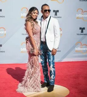 Ozuna y aura Famous celebrities, Celebs, Concert outfit