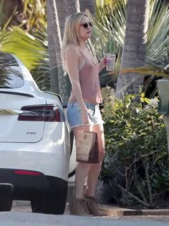 KATE HUDSON in Cut Off Shorts Out and About in Malibu - Hawt