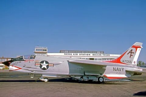 File:Vought F-8H 147055 VF-201 Dallas NAS 19.10.75 edited-3.