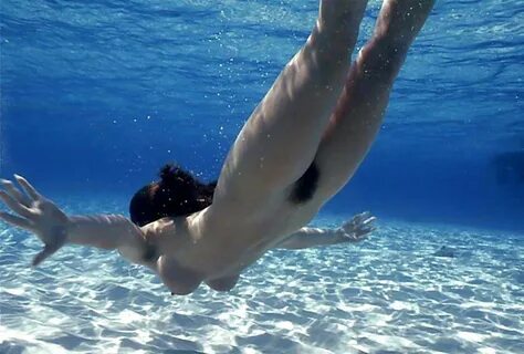 Naked Women Swimming Underwater bluetechproject.eu
