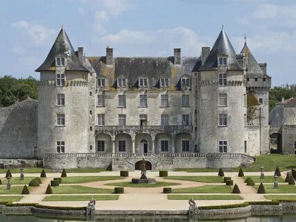 Chateau de La Roche Courbon travel photo Brodyaga.com image 