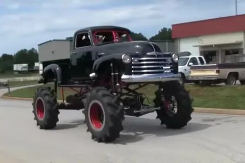 Chevy Mud Truck Boasts a Big-Block Engine That Churns Out 1,