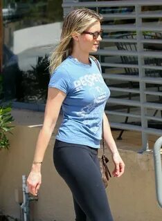 Amy-Smart-in-Spandex-out-and-about-in-Studio-City-1 ⋆ CELEBR