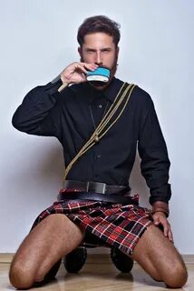 19 Hot Scottish Guys In Kilts Who Want To Soothe Your Batter