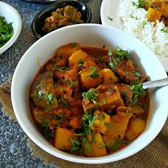 Anjali P (Food Blogger) в Instagram: "Vangi Batata Rassa Aloo Baingan ...