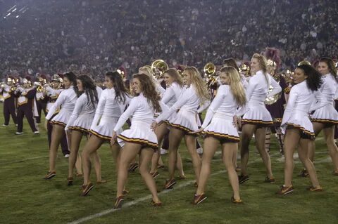 New Celebrity: USC cheerleaders dancing in short skirts and 