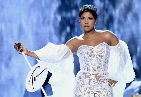 Toni Braxton Changes Her Look as She Debuts Short Blonde Hai