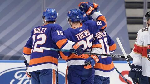 New York Islanders в Твиттере: "Who doesn’t love hockey hugs
