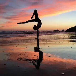 Sunset silhouette vibes. ☀ - 📷: @acrowithjon Gymnastics pose