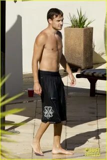 One Direction's Liam Payne: Shirtless Pool Boy in Australia!