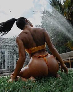 Katya Elise Henry @katyaelisehenry x Ohrangutang 905049 Dyna