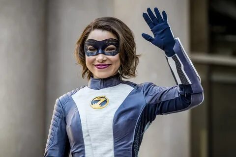 THE FLASH Season 5 Premiere Photos And Poster Feature Nora A