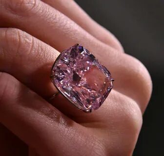 Крупнейший в мире розовый бриллиант выставлен на продажу