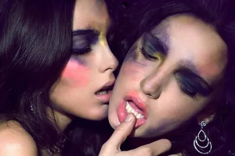 Kiss and Make-Up by Herring & Herring for Vizor Magazine