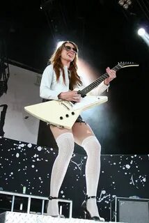 Mass Chaos 057 Lzzy hale, Women in music, Female musicians