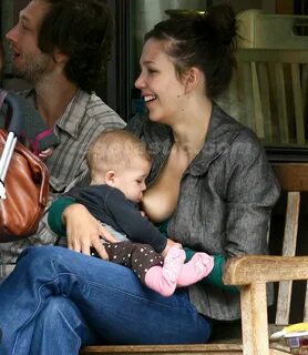 Breastfeeding in public: FOR or AGAINST? 