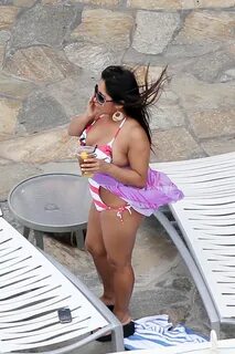 snooki-bikini-candids-in-hawai-15 GotCeleb