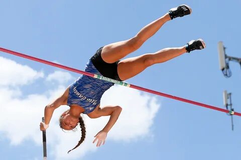 New Caney’s Nastassja Campbell sets 5A pole vault record at 