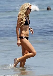 Marla Maples, 49, shows off her slender and sexy bikini body