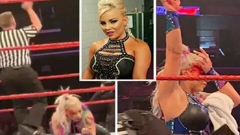 Ngeri! Pegulat Seksi WWE Ini Berdarah-darah dalam Pertarunga