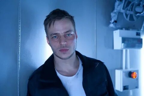 Tom Wlaschiha è Arkady in una foto promozionale di The Deep: