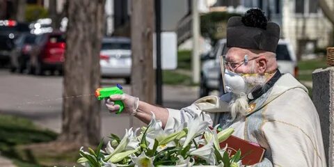 Detroit priest goes viral for blessing churchgoers with water gun