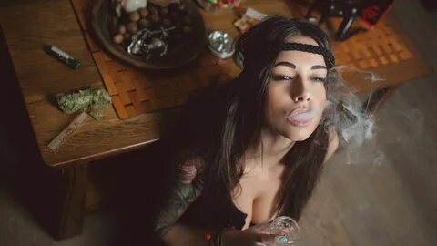 Girl Weed Wallpapers - Wallpaper Cave