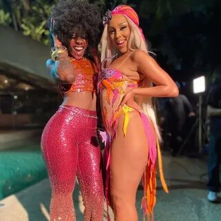 טוויטר \ Doja Cat Updates (@DojasUpdates)