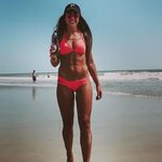 La luchadora Britt Baker en bikini rosado en Daytona Beach (