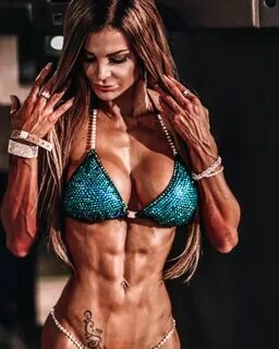 Stefanie Gold - stefaniegold_ifbbpro - The Fitness Girlz