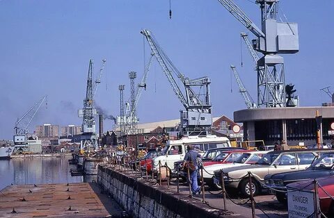 Cranes of Portsmouth Dockyard © Peter Shimmon :: Geograph Br