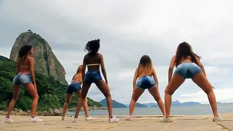 Танцы на пляже, тверк-дуэль! Dancing on the beach, twerk due