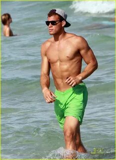 Blake Griffin: Shirtless Sun Time in Miami!: Photo 2561420 B