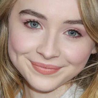 Sabrina Carpenter's Makeup Photos & Products Steal Her Style