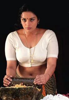 Swetha Menon Hot Blouse And Sexy Navel High-Quality Photos -