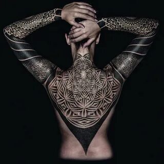 Самые впечатляющие татуировки со всего мира в книге TTT: Tat