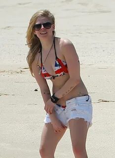 Avril Lavigne - Bikini-15 GotCeleb