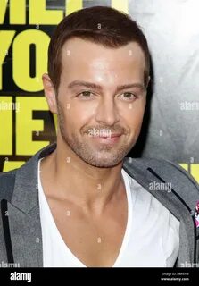 UNIVERSAL CITY, CA - MARCH 27: (L-R) Actor Joey Lawrence and actress Mayim ...