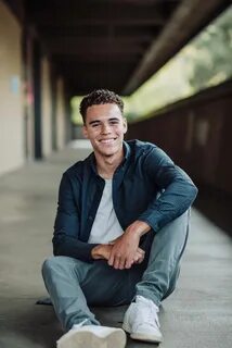 Five Tips for Posing Senior Guys LINDSEY BOLLING PHOTOGRAPHY