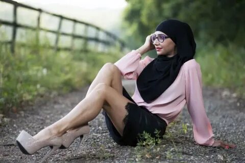 Niqabi hijabi nylon heels - 40 Pics xHamster. 
