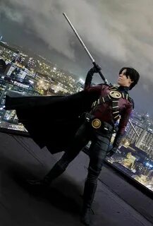 Red Robin Arkham City cosplay - rooftop by Tenraii.deviantar