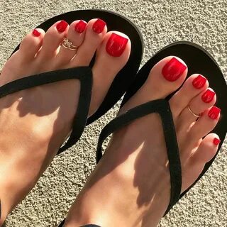 Pin by Moey Sawan on Pretty toes :) Red toenails, Pretty toe