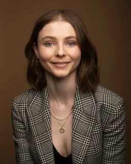 Thomasin McKenzie - Actresses - Bellazon