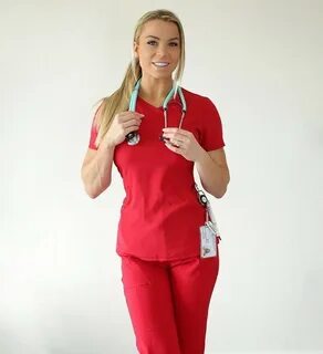 Её называют "самой горячей медсестрой мира" (16 фото) - Побо