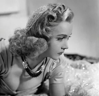 Carole Landis Fotoğrafları - Sinemalar.com