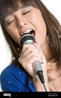 Girls singing mic hi-res stock photography and images - Alamy