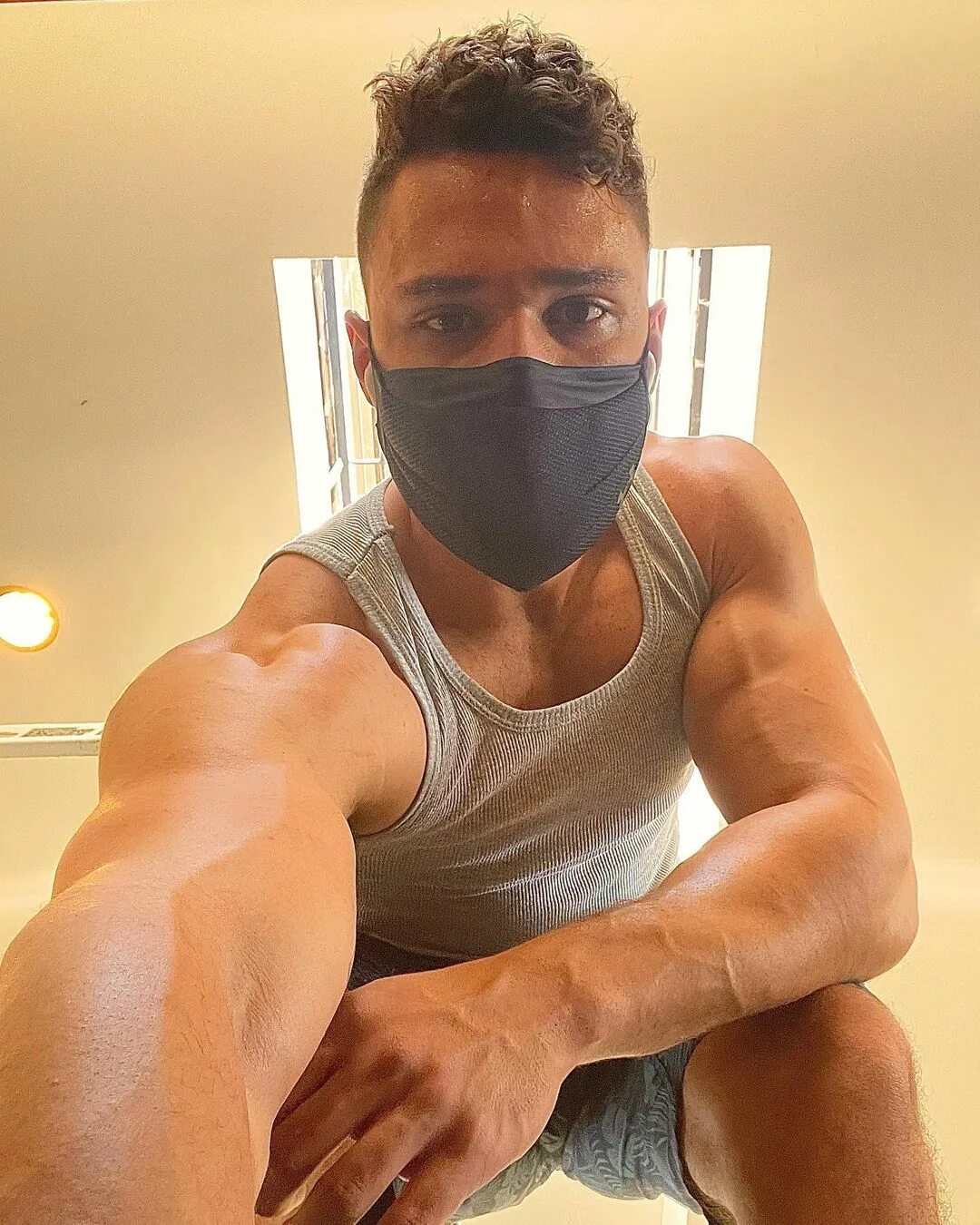 Rafael L. Silva в Instagram: "Wear your mask. 
