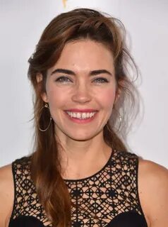 Amelia Heinle image