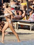 Delilah Hamlin Wows in Sensational Bikini While on Vacation 